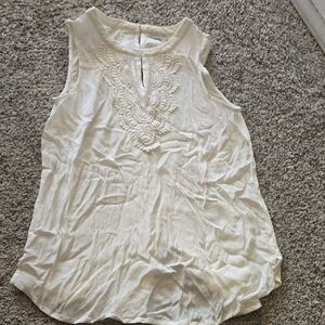 Chic Ivory Sleeveless Blouse with Embroidery